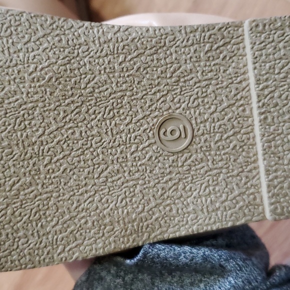 Universal Thread Sandals - Picture 5 of 6